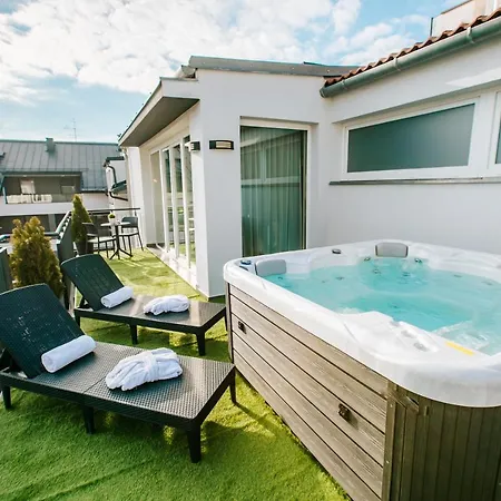 Auris Private Jacuzzi Apartment Segedyn