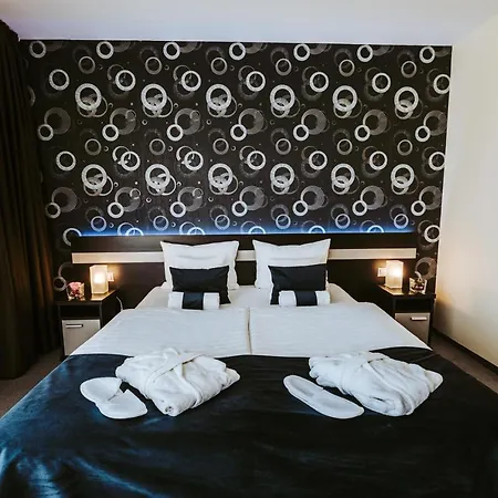 Auris Private Jacuzzi Apartment Hotel Segedyn