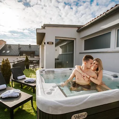 Auris Private Jacuzzi Apartment 4* Segedyn