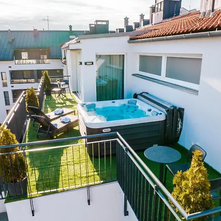 Hotel Auris Private Jacuzzi Apartment