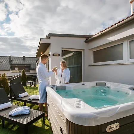 Auris Private Jacuzzi Apartment Hotel