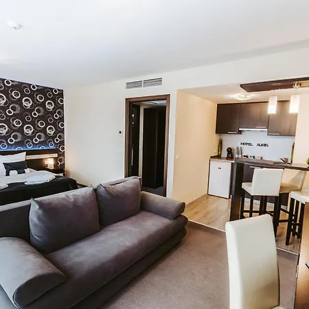 Hotel Auris Private Jacuzzi Apartment Segedyn