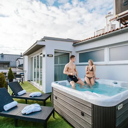 Hotel Auris Private Jacuzzi Apartment